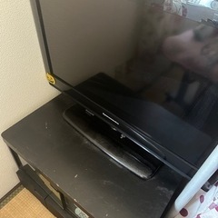 テレビ32型　テレビ台付きで差し上げます。