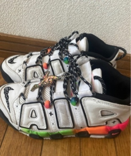 NIKEエアモア海外限定
