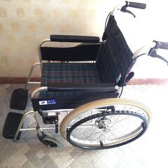 車椅子　軽量アルミ製  折りたたみ式 