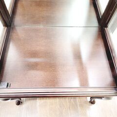 【ジモティ特別価格】ガラスキャビネット ビンテージ 3段 猫脚 インテリア