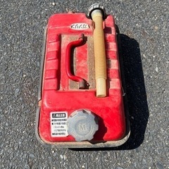 家庭菜園で使ってました。耕運機、携行缶