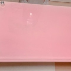 ピンク　ガラステーブル