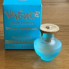 【新品】ヴェルサーチ　ミニ香水　5ml 水色
