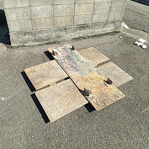 再値下げ　溝蓋3枚　厚み9ミリ、長さ130センチ、幅44センチ、1枚当たりの重さ約30キロ位 再値下げ 溝蓋3枚 厚み9ミリ、長さ130センチ、幅44センチ、1枚当たりの