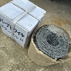 【大量在庫！100m有刺鉄線】一括購入で特別割引可能！保安/農業...