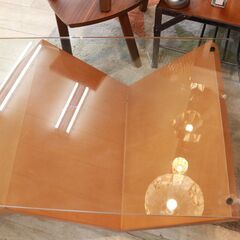 110)【東京/神奈川限定配送/直取歓迎】アルフレックス arflex モンターニャ MONTAGNA センターテーブル ガラステーブル 参考価格109,300円