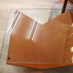 110)【東京/神奈川限定配送/直取歓迎】アルフレックス arflex モンターニャ MONTAGNA センターテーブル ガラステーブル 参考価格109,300円