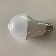 人感センサー付LED電球 E26 40形相当 電球色