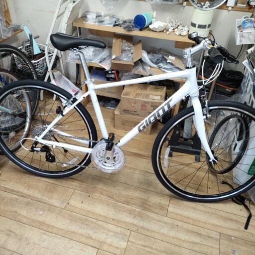 [受渡し完了しました] バス代は値上がりましたが、クロスバイクの定番エスケープR3の現行モデルが限定で特価放出されました。 GIANT ESCAPE R3 LTD Sサイズ ホワイトです。