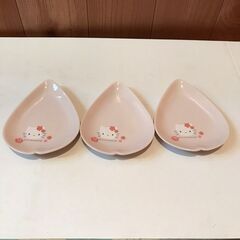 【9/22まで‼】【サンリオ】キティ　桜　小皿　3枚　しずく型　銘々皿
