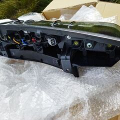 ヴォクシー LEDテールレンズ ZRR80(後期) 右側のみ