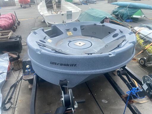 ULTRASKIFF360. 免許不要