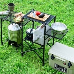 キャンプ用品　水や熱に強い次世代のタフなテーブル