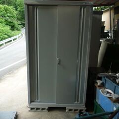 イナバ　シンプリー　中型物置