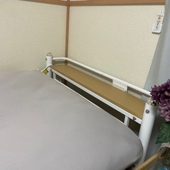 コンセント付きシングルベッド　高さ調節可能