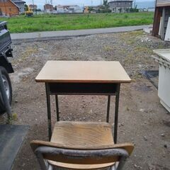 学校で使用した机と椅子