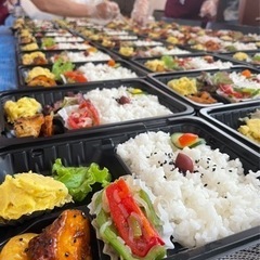 【 島の子ども達と作りお届けする はなまる弁当 】