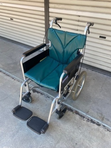 値下げ25,000円→9,800円で‼️カワムラ　介助式車椅子　ノーパンクタイヤ　酸素架台付き