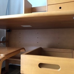 学習机　子供から大人まで使えるタイプ