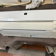 SHARP 冷暖房エアコン2.2k 取引中です 標準の設置まで込みになります