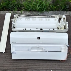 SHARP 冷暖房エアコン2.2k 取引中です 標準の設置まで込みになります