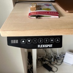 スタンディングデスク 71-121cm（高さの調節は自由自在）