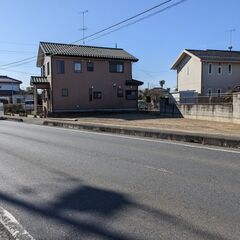 加須市上崎売地　住宅用地・資材置場など　幅員13m県道沿い