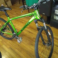 コナ。米国高級スポーツブランド。