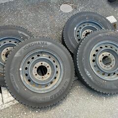 トヨタ純正　ハイエース　スタッドレス