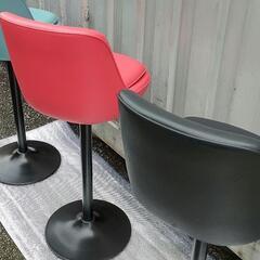 カウンター用の椅子20脚～23脚 しっかりとした作りで頑丈です。また、かなり重量感があります。