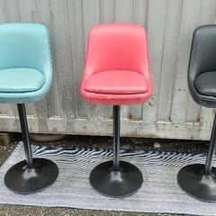 カウンター用の椅子20脚～23脚 しっかりとした作りで頑丈です。また、かなり重量感があります。