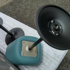 カウンター用の椅子20脚～23脚 しっかりとした作りで頑丈です。また、かなり重量感があります。