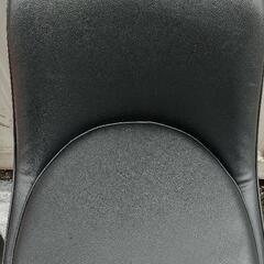 カウンター用の椅子20脚～23脚 しっかりとした作りで頑丈です。また、かなり重量感があります。