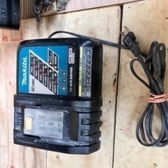 makita 充電式18vインパクトドライバー 、充電式丸ノコ