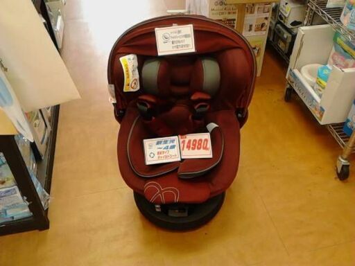 ISOFIX　チャイルドシート　回転式　レッド　ブラック