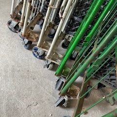 決まりました！カゴ台車　8台