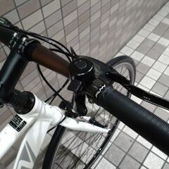 お盆中2,000円引き✨人気のアルミフレームAirOn✨白×黒