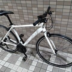 お盆中2,000円引き✨人気のアルミフレームAirOn✨白×黒