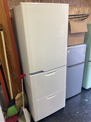 ☆中古￥13,800！【会員価格￥9,800】MITSUBISHI　331㍑3ドア冷蔵庫　家電　2008年製　幅60㎝ｘ奥行64㎝ｘ高さ166㎝　MR-CU33N-W型　【BG043】