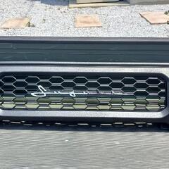 JB64 JB74 ジムニー　シエラ フロントグリル本体　チッピング塗装　メッシュ部　ブラック塗装シルバー筆記体エンブレム付