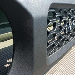 JB64 JB74 ジムニー　シエラ フロントグリル本体　チッピング塗装　メッシュ部　ブラック塗装シルバー筆記体エンブレム付