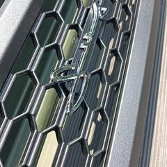 JB64 JB74 ジムニー　シエラ フロントグリル本体　チッピング塗装　メッシュ部　ブラック塗装シルバー筆記体エンブレム付