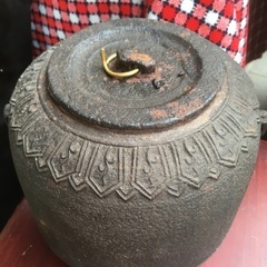 昔の茶釜　鉄瓶　古道具　アンティーク　錆びあり　インテリアに