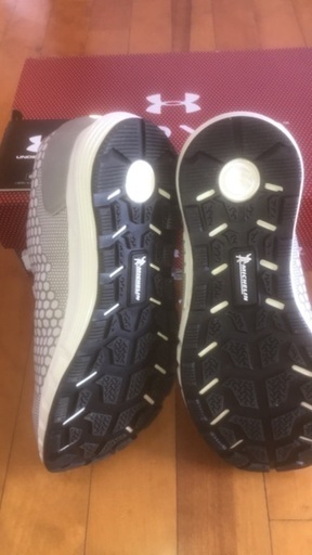 美品アンダーアーマー 値下げ アンダーアーマー コーラルピンク 120