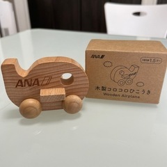 木製　飛行機のおもちゃ