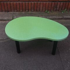 緑のテーブル　長い部分で縦60㎝横91㎝高さ36㎝です