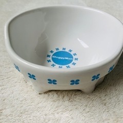 ペット餌皿 ドギーマンすべり止め付　便利なクローバー陶製食器　