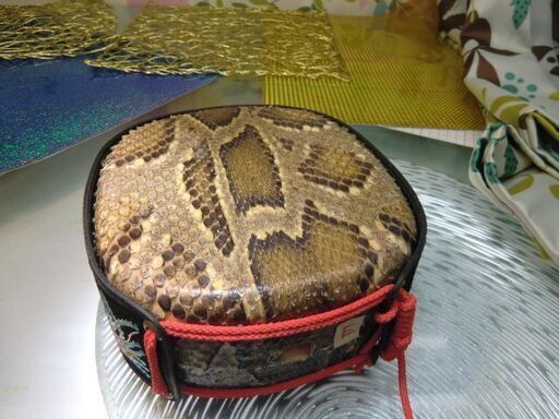E現品販売　9.500円　沖縄三線専用　胴巻き付き蛇皮強化(二重張)チーガセット