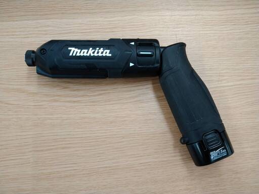 オススメ品makita マキタ ペン型インパクトドライバTD022(7.2V)黒 1.5Ahバッテリ2本・充電器付 TD022DSHXB 8601