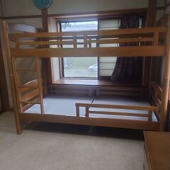 梯子組み込みタイプの二段ベッド